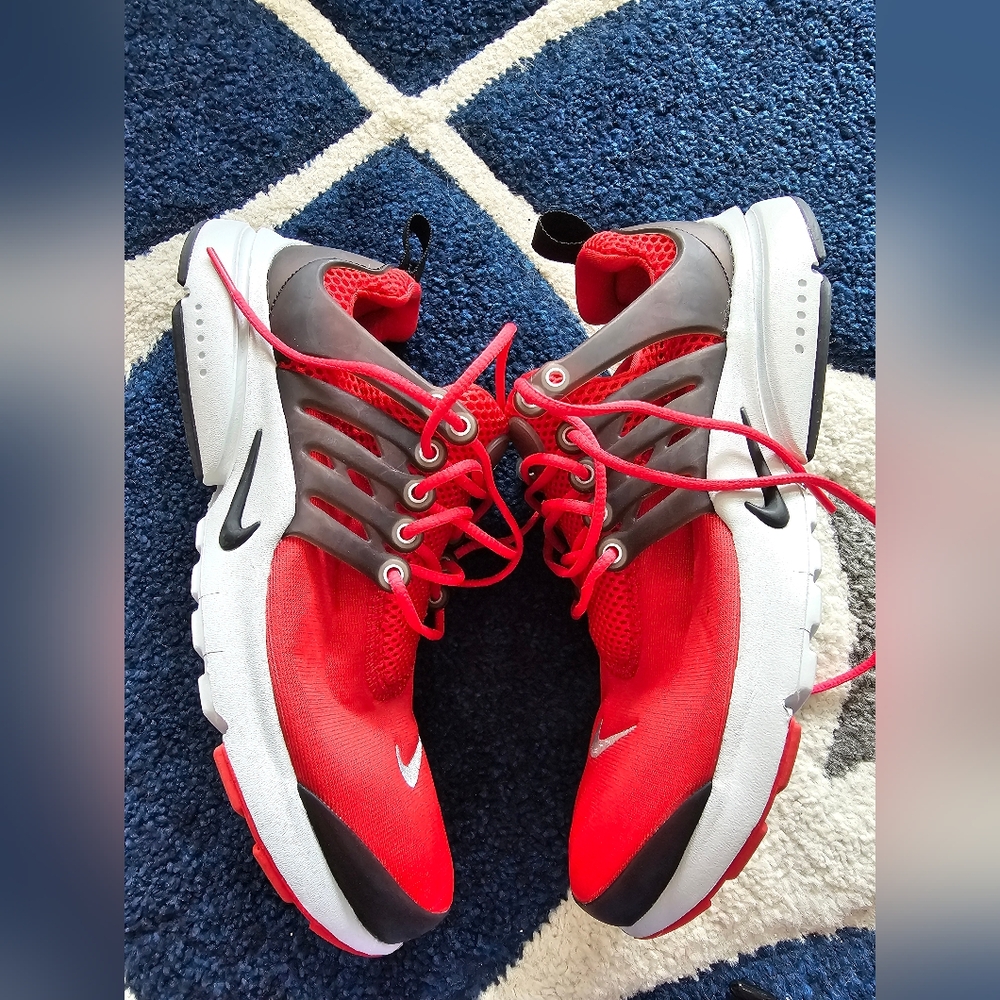 NIKE RED PRESTO ATHLETIC SHOES